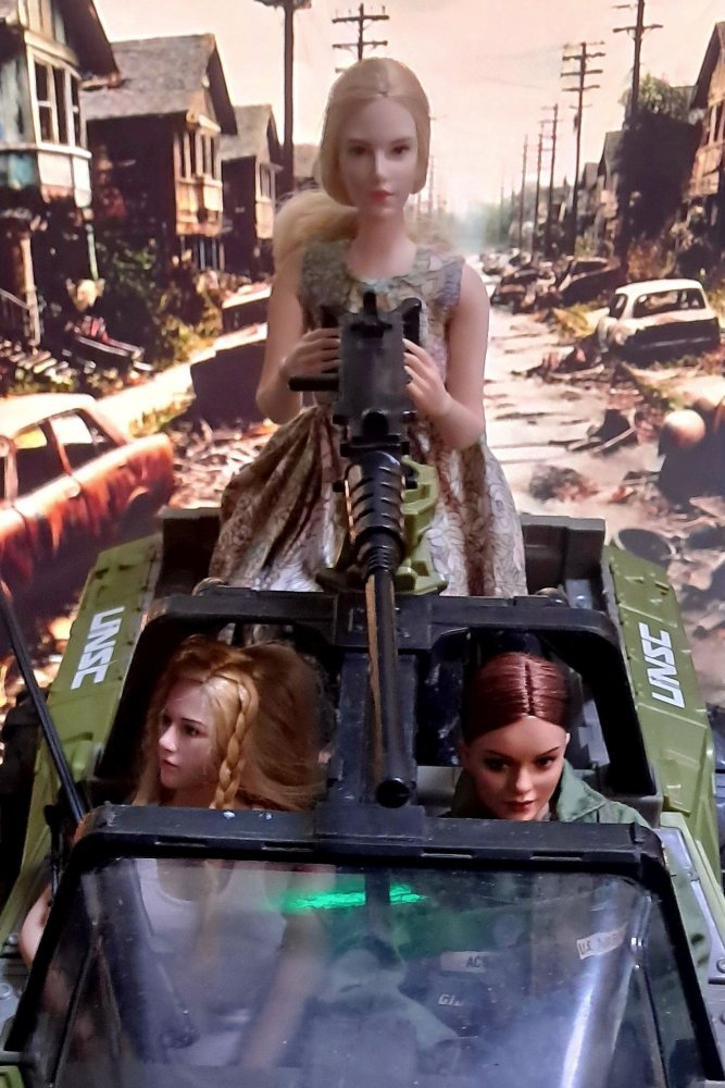 27721_Adelyn in Alien Invasion 01-31.jpg